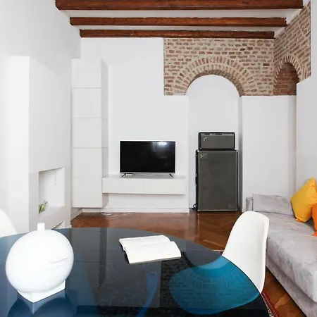 Plum Guide - Rossobianco Apartment