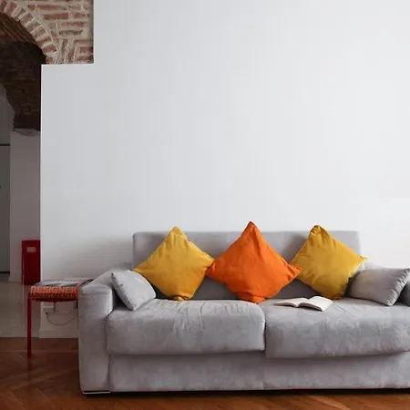Apartment Plum Guide - Rossobianco