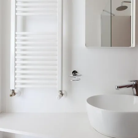 Apartment Plum Guide - Rossobianco Milan